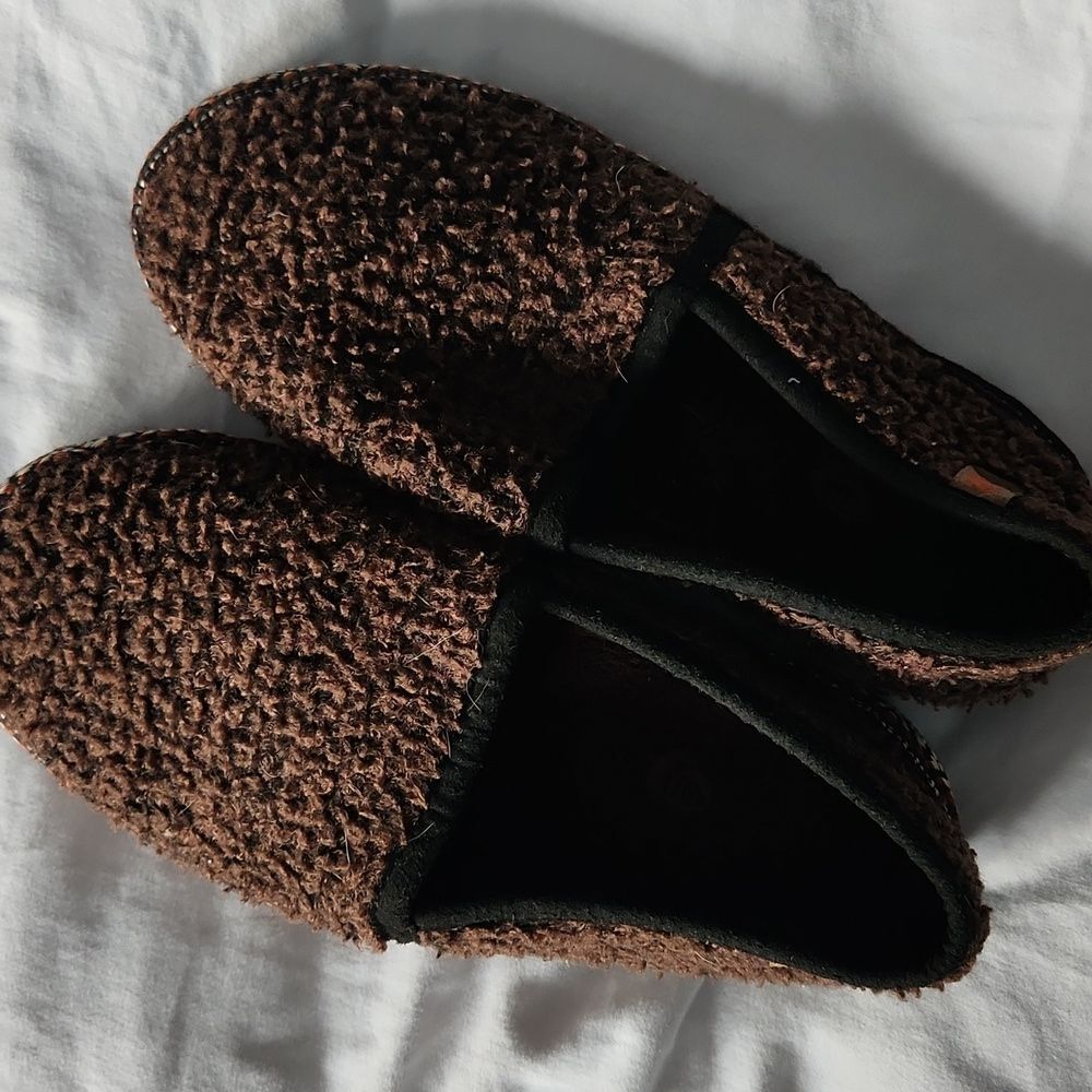 Acorn Kids Slippers - Brown Size 3-4